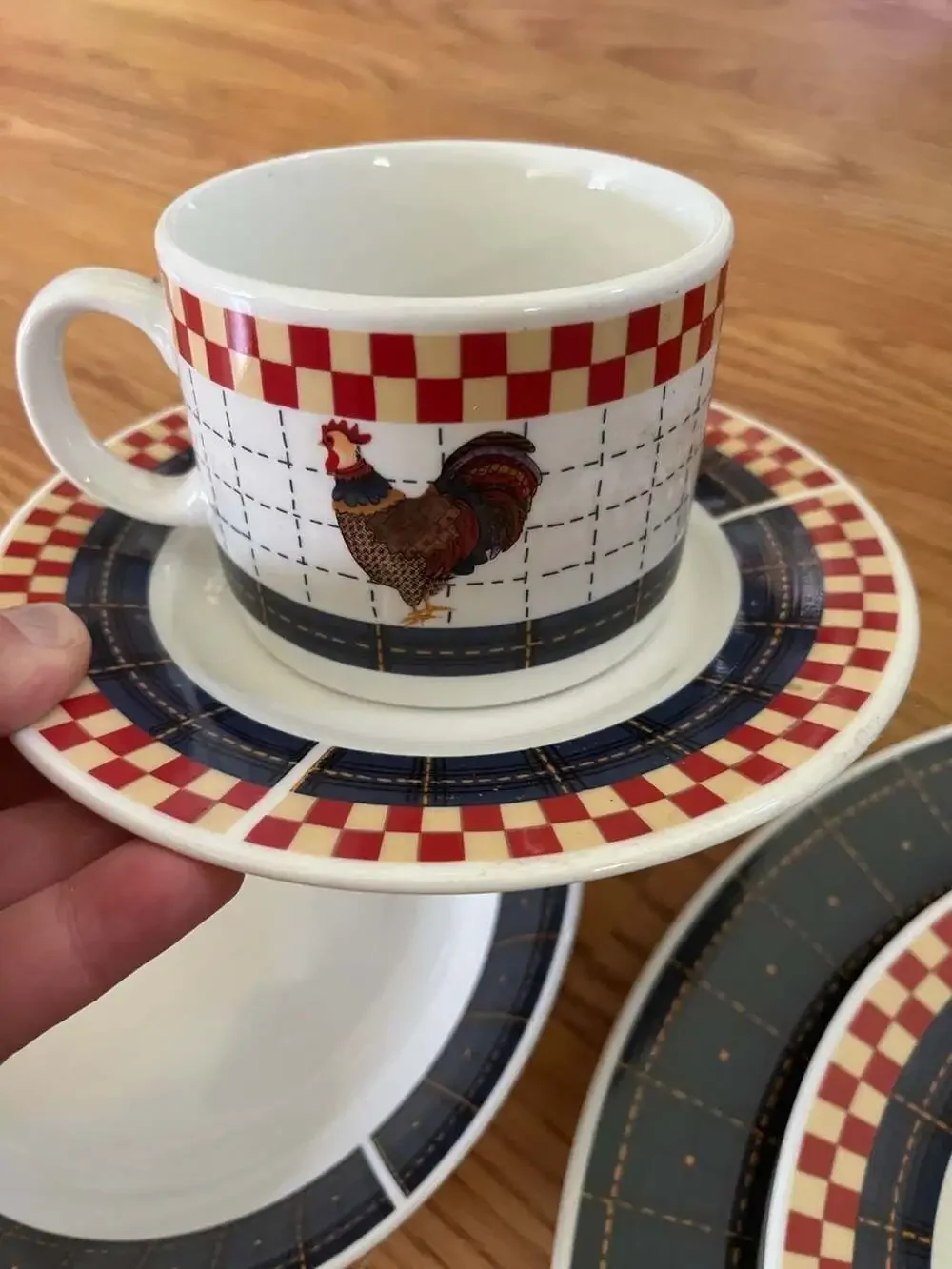 Majesticware by Oneida Calico Rooster 19-Piece Dinnerware Set